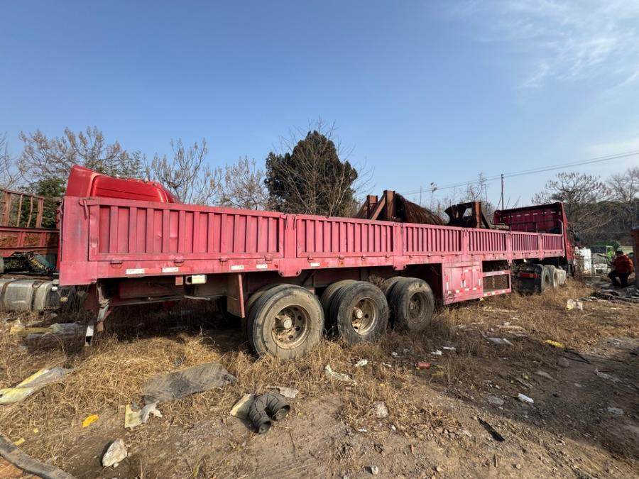 1月15日郑州鄂APX882半挂牵引车一台、鄂AE698运输半挂车一台及物资一批网络拍卖公告