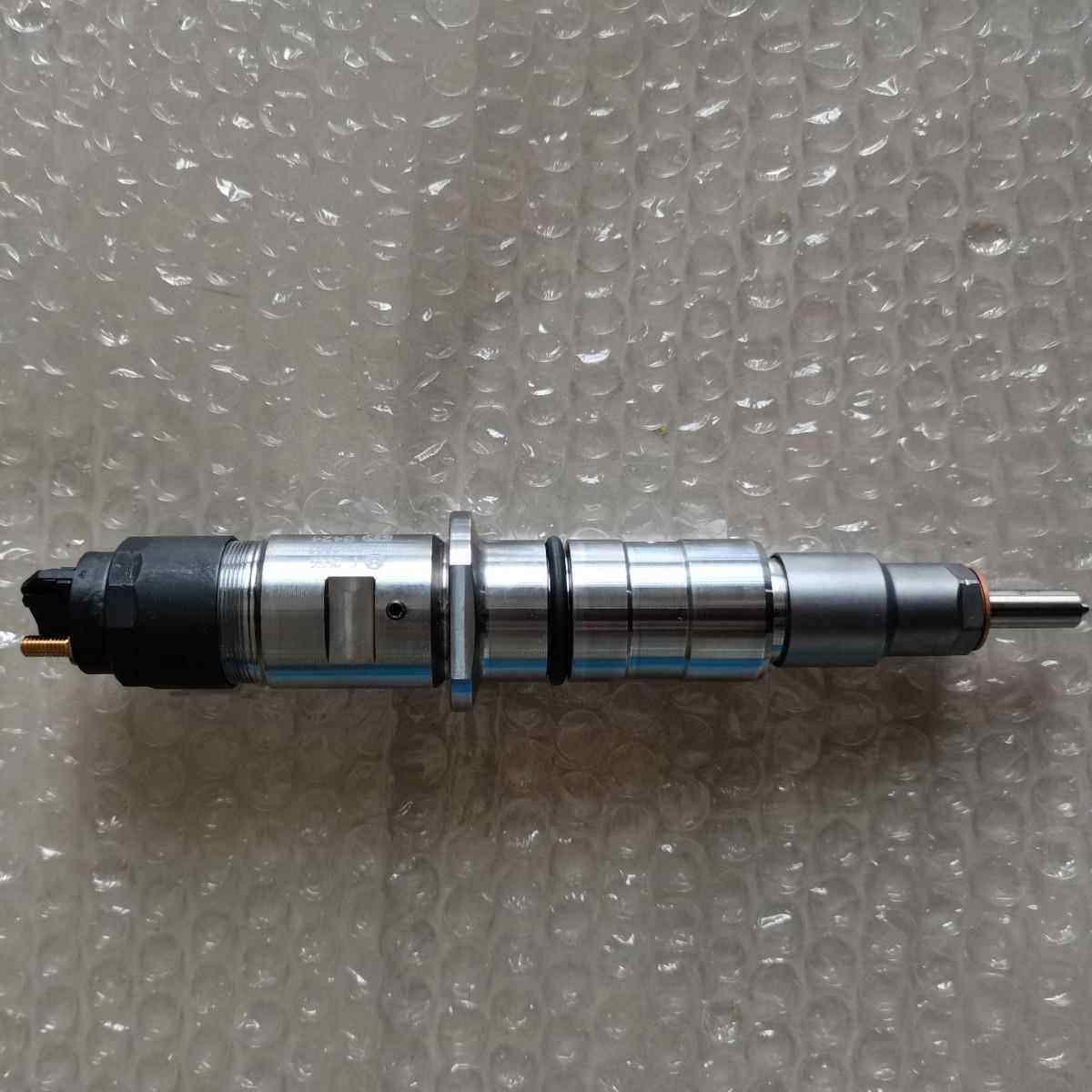 推土机 D65EX-17 喷油器 6746-11-3100 原厂原装