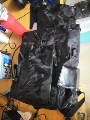 入手真实评测卡卡双肩背包怎么样，图案解说其质量？