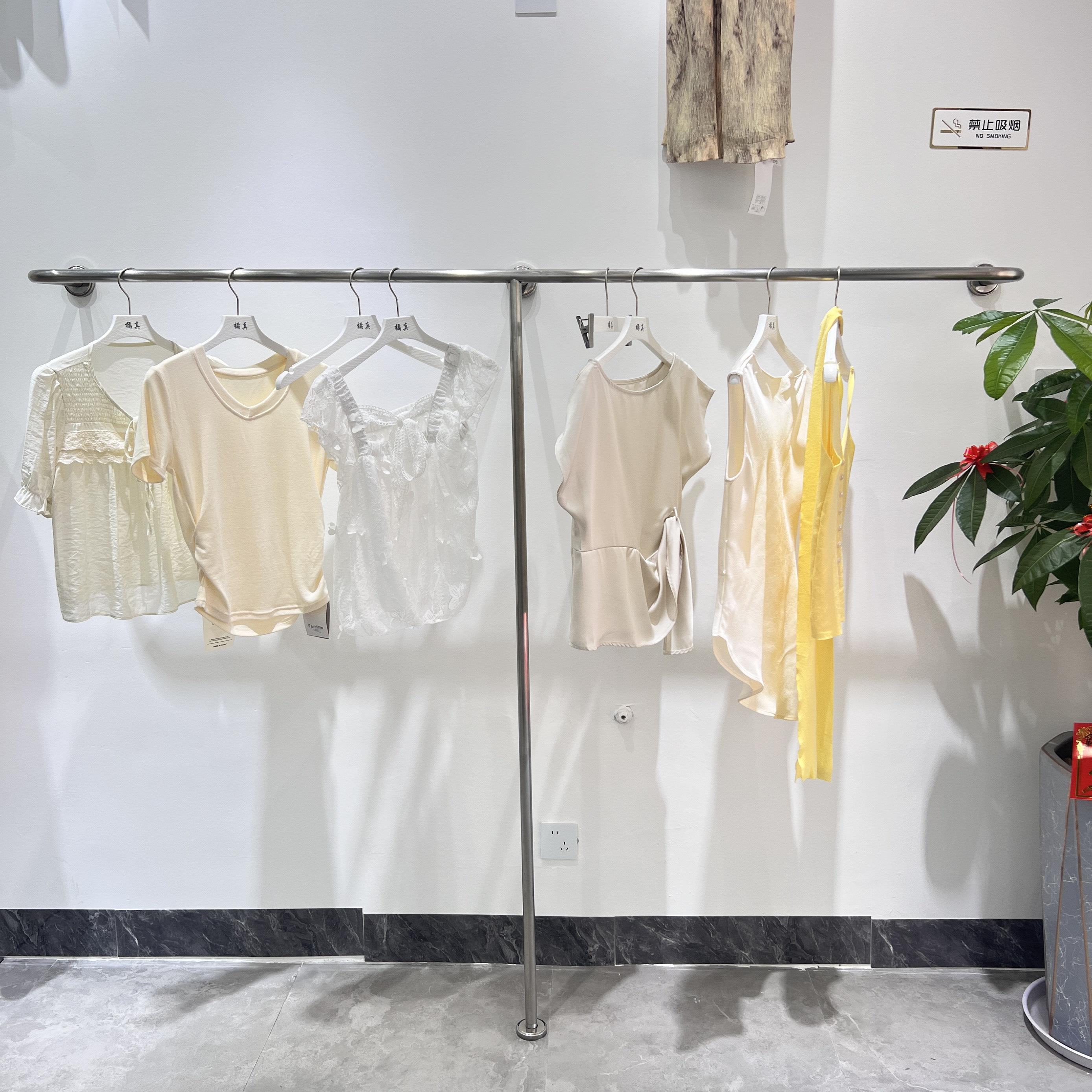 服装店展示架墙上挂衣架不锈钢拉丝女装店货架陈列架上墙落地衣杆