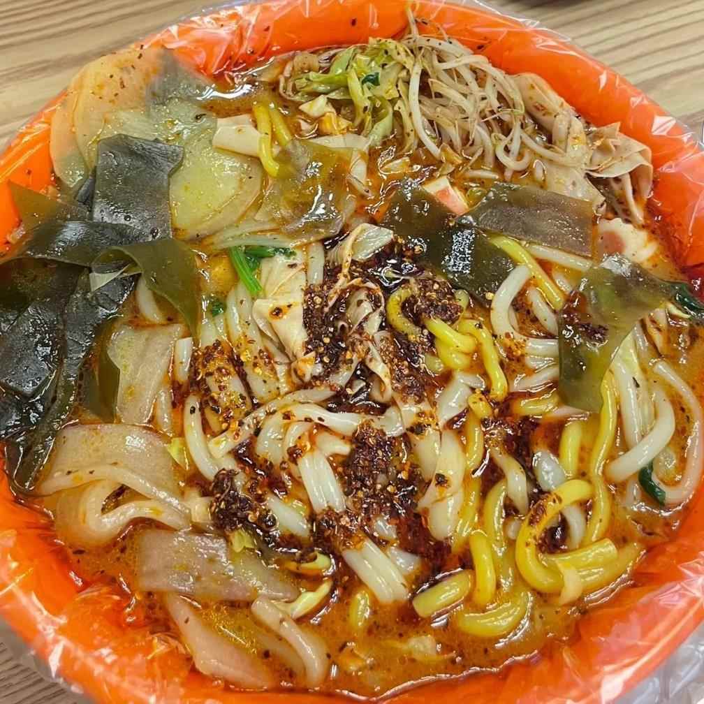 桦南大碗麻辣烫东北老式麻辣烫玉米面牛筋面黏糊麻辣拌方便速食