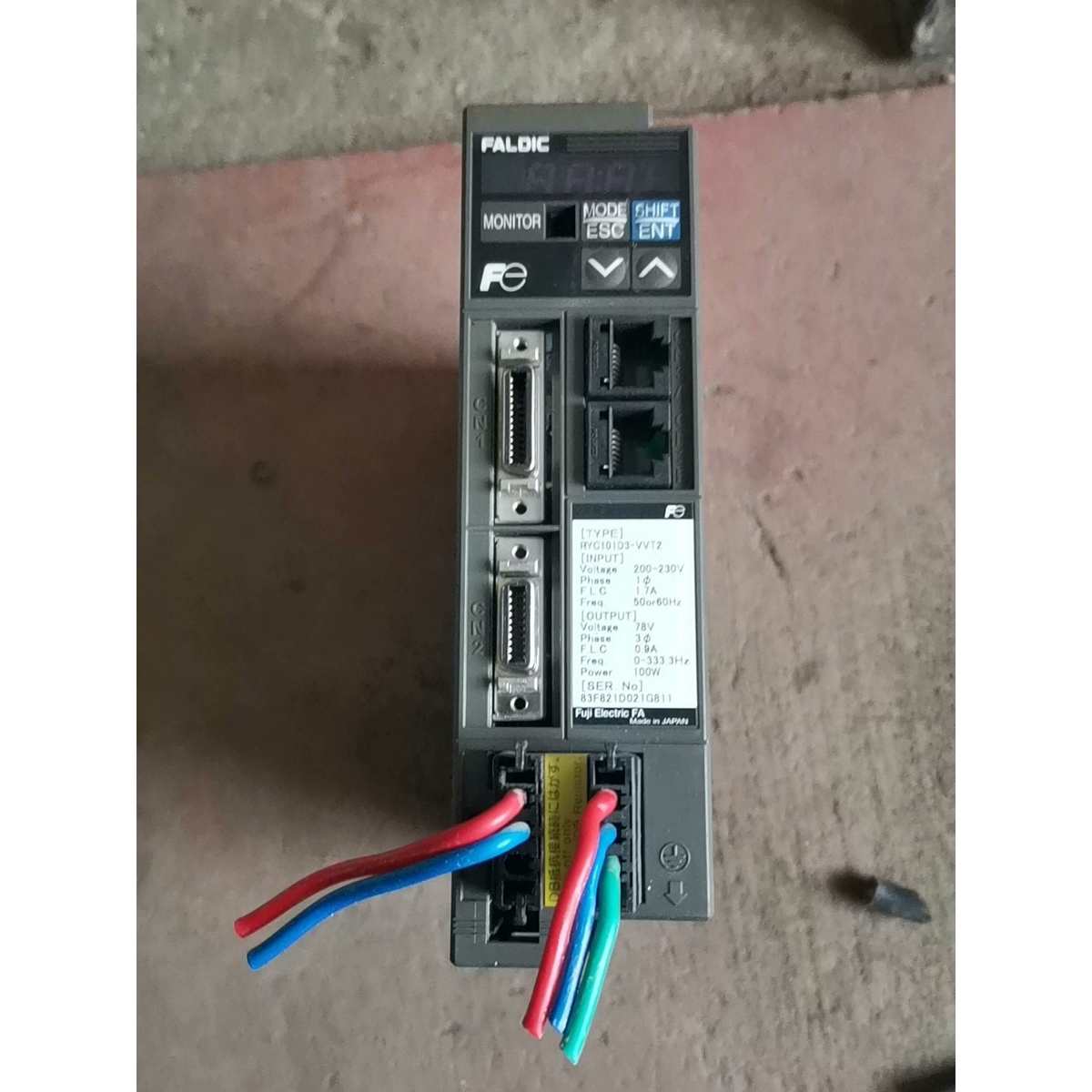 富士RYC101D3-VV12伺服驱动器,220V100w,