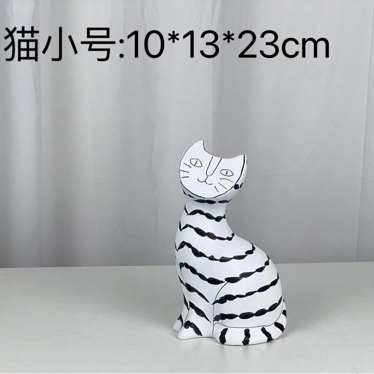 现代简约手绘轻黑汤白条纹猫树UCN脂软猫摆件样板房售楼处奢装品