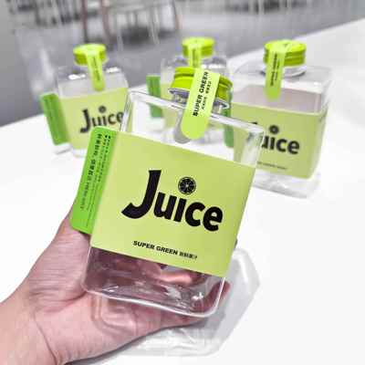网红果汁瓶简约绿色塑胶包装瓶带孔盖饮料瓶水果店鲜榨果汁吸管杯