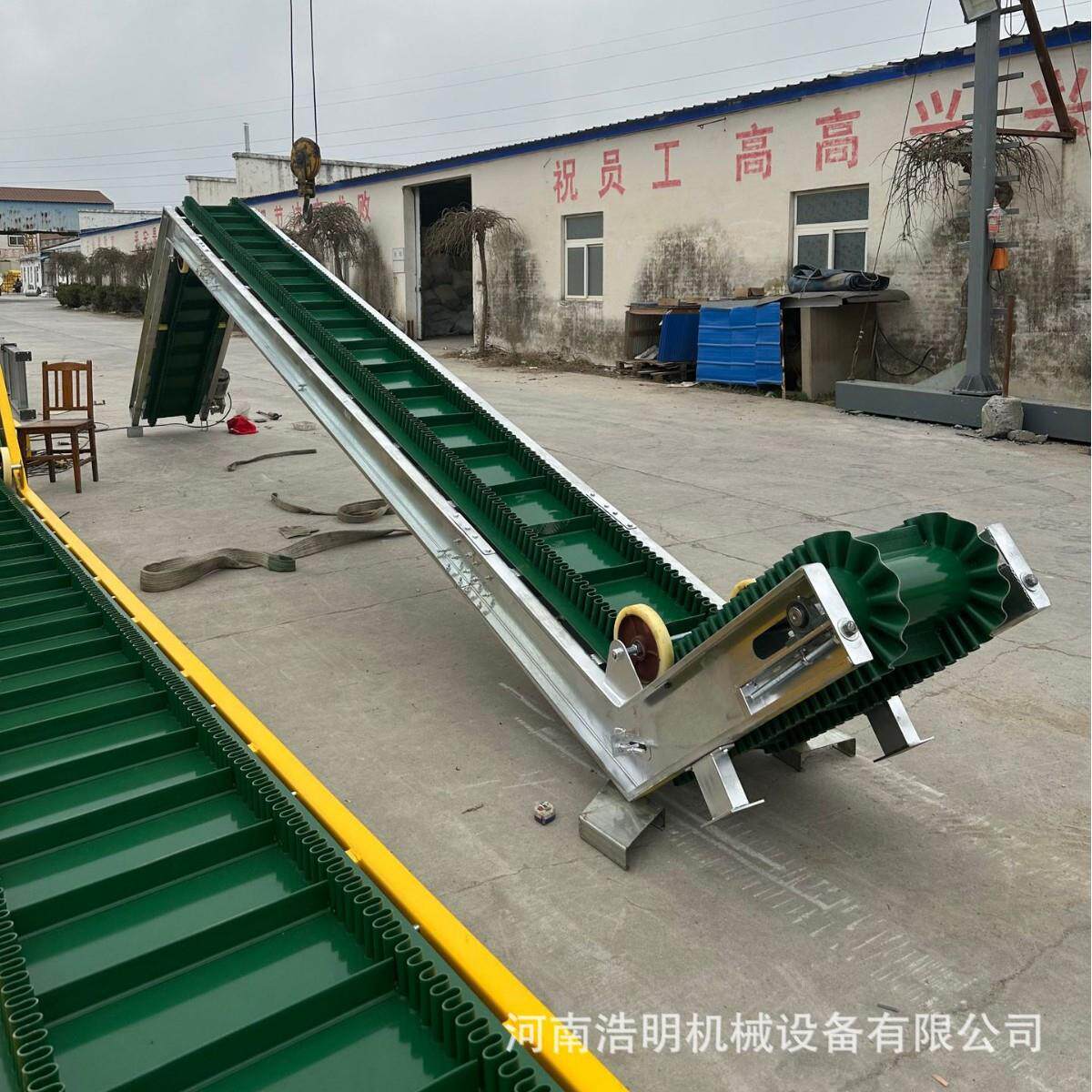 猫粮狗粮挡板皮带输送机PVC裙边输送带耐磨不撒料上料爬坡提升机