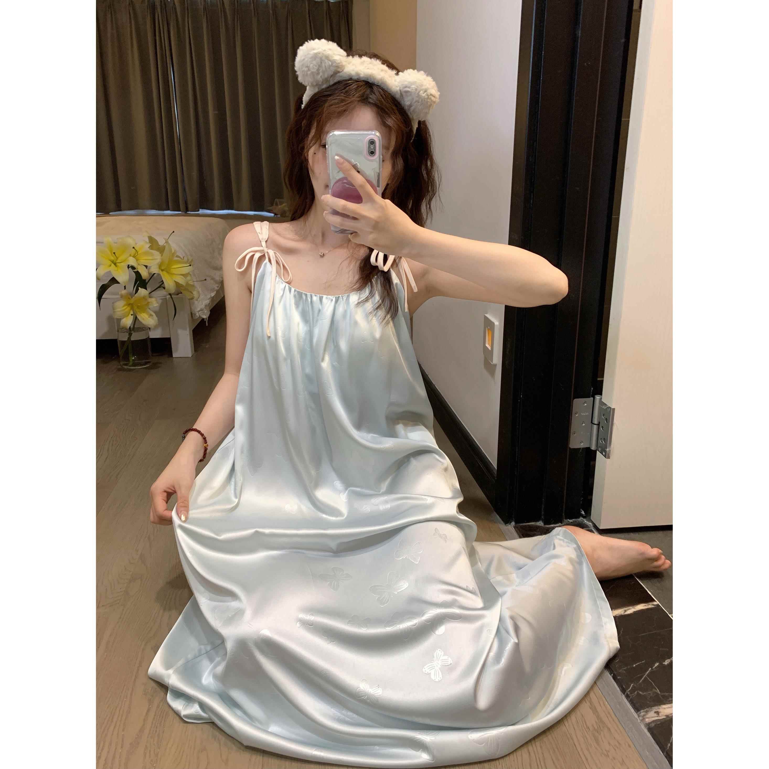 夏季吊带睡衣冰丝绸缎面女式睡袍2025新的夏季蝴蝶提花与胸垫家穿