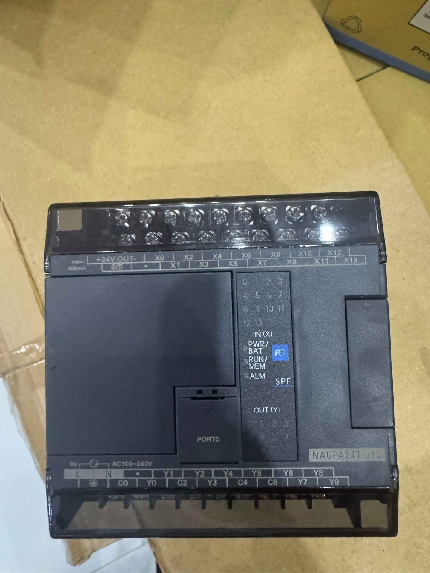 全新富士PLC，型号NA0PA24T-31C、NA0PB60