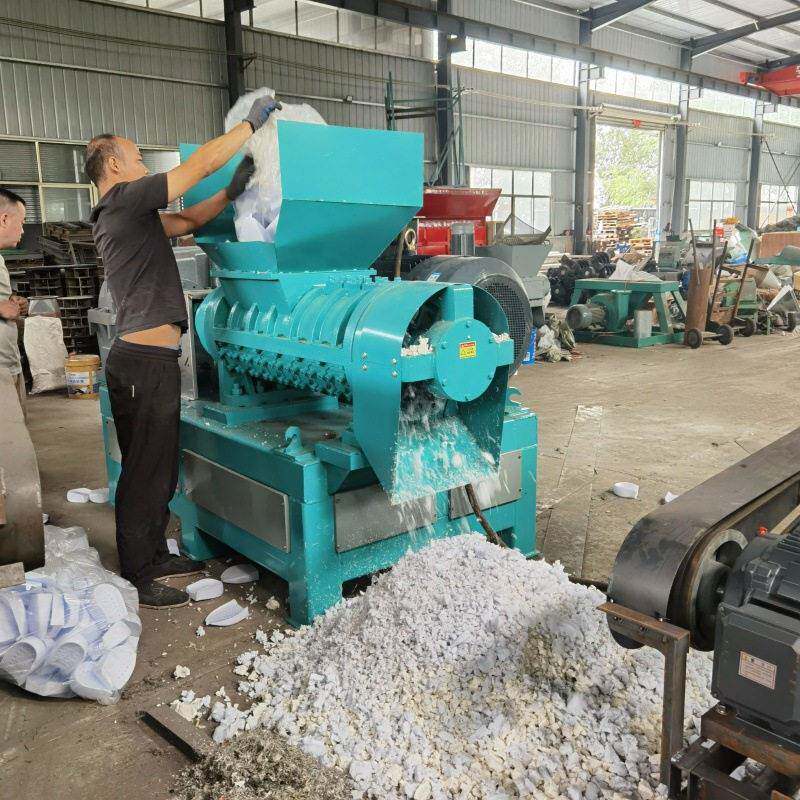 塑料包装袋螺旋粉碎机废旧衣服纤维粉碎机化工原料螺旋粉碎机