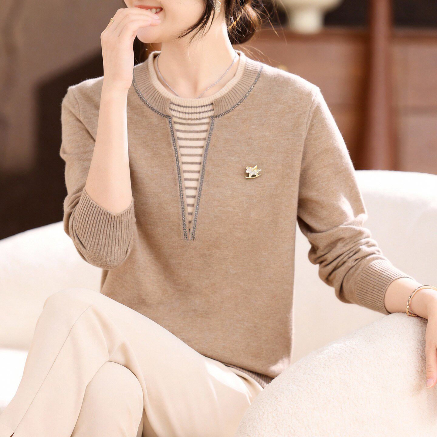 喜卉2026新款妈妈春装洋气针织打底衫中老年女装假两件条纹上衣服