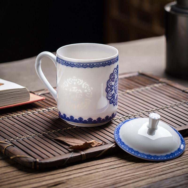 景德镇青花瓷茶杯办公室杯子带盖子陶瓷家用单个带把中式复古玲珑图片