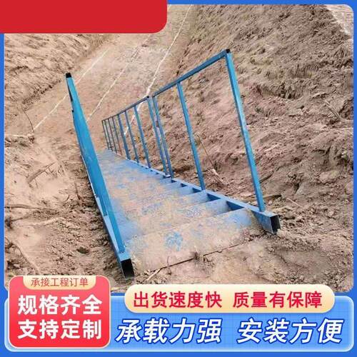 基坑爬梯施工标准化双侧扶手钢桥梁工地安全施工基坑斜爬梯供应