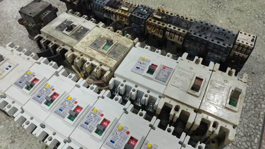 4月11日北京【京械4884】单位淘汰报废处置断路器和接触器共24只（具体以实物为准，非专业人士谨慎竞拍）网络拍卖公告