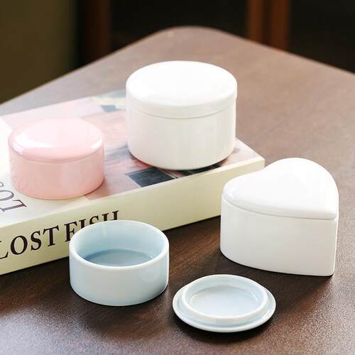 厂家直销白色陶瓷首饰盒 圆形饰品珠宝收纳盒 桌面工艺品摆件