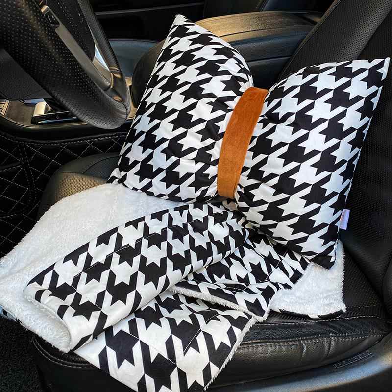 正品靠汽车抱枕被子用车内对车一载两空调毯三合一头枕可折叠枕四