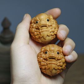 木雕狮子头貔貅手球把玩物件手部按摩崖柏黄杨实木文玩动物工艺品