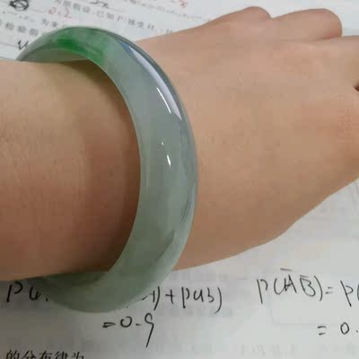 豪8印象S2翡翠手镯怎么样评判质量差有依据吗？