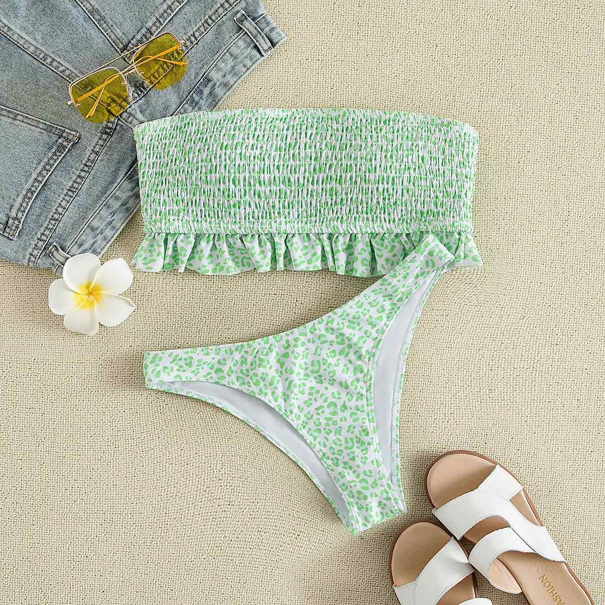 Bikini swimsuit with multiple stitches and ruffled edges