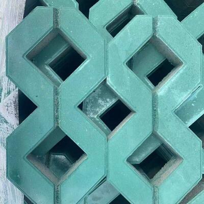双八字植草砖 绿色双8型停车场草坪砖预制井字四孔水泥停车位地砖