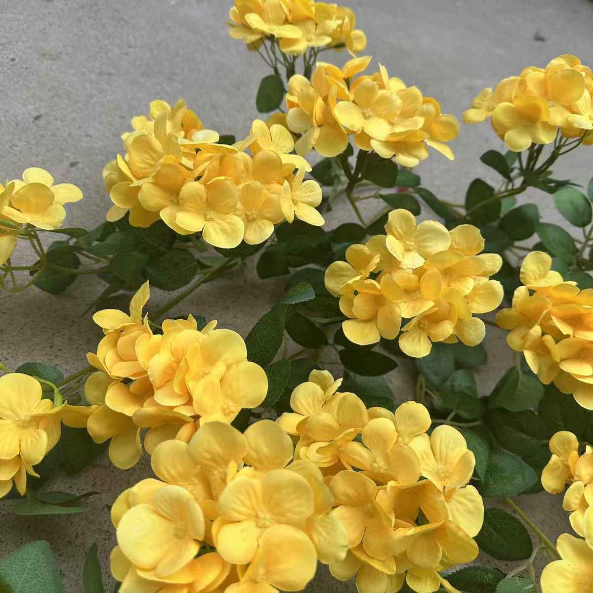 网红茉莉桂花奶茶咖啡门头仿真茉莉花瀑布花墙布置拍照打卡背景