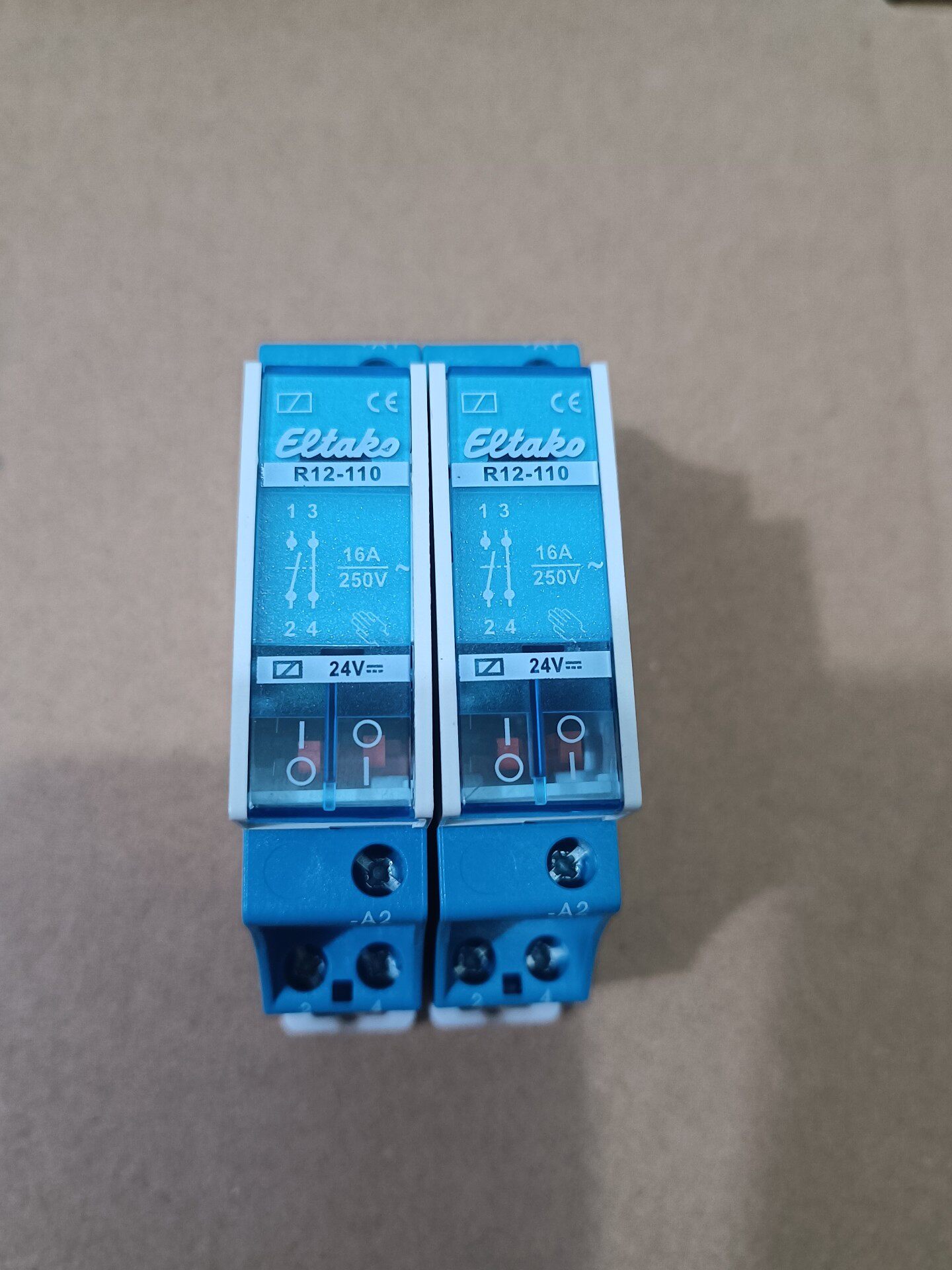 ELTAKO继电器R12-110,16A 250V  24V