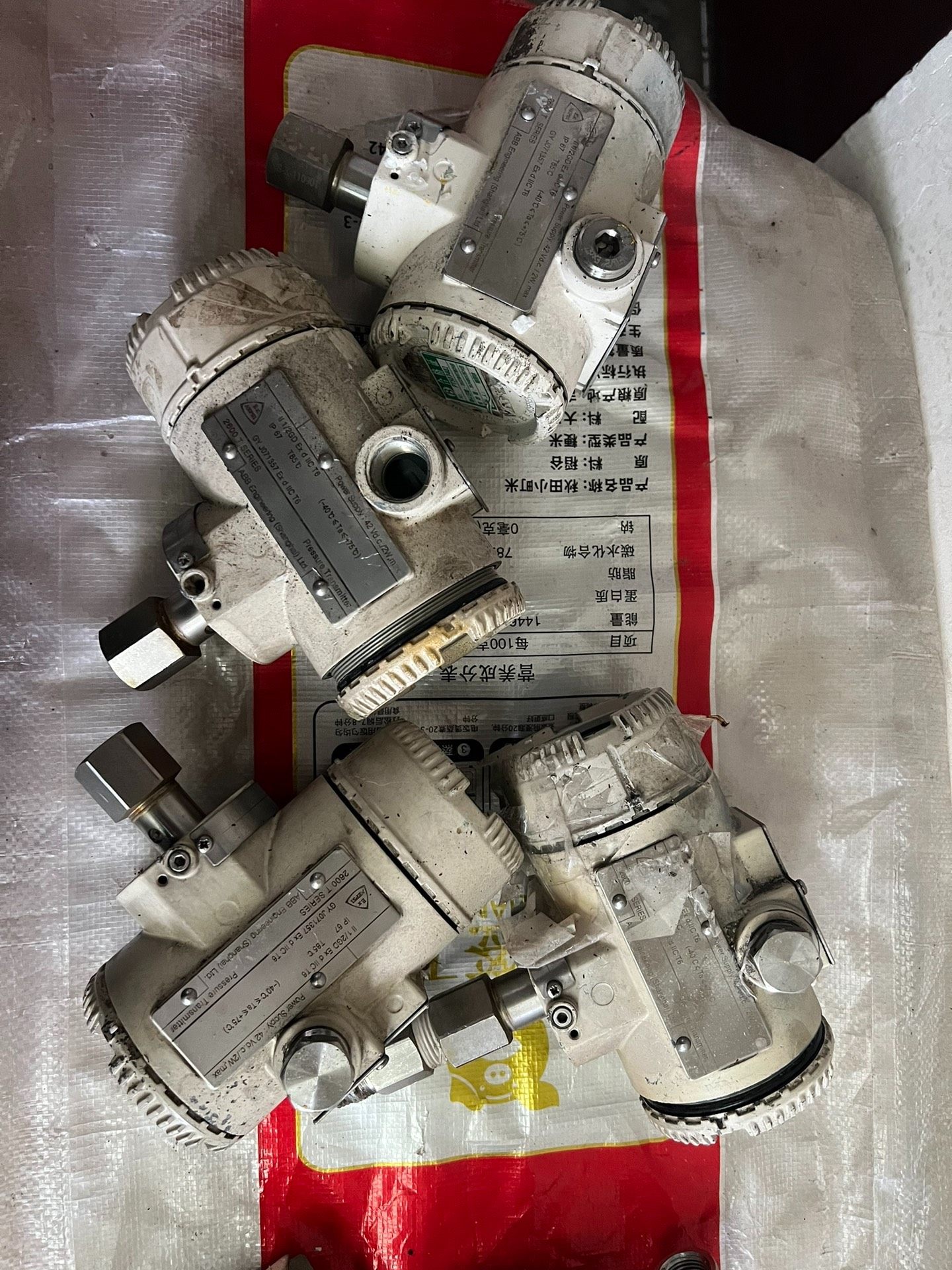 ABB2600T，压力变送器，单位拉回，，城色如图，好坏未知