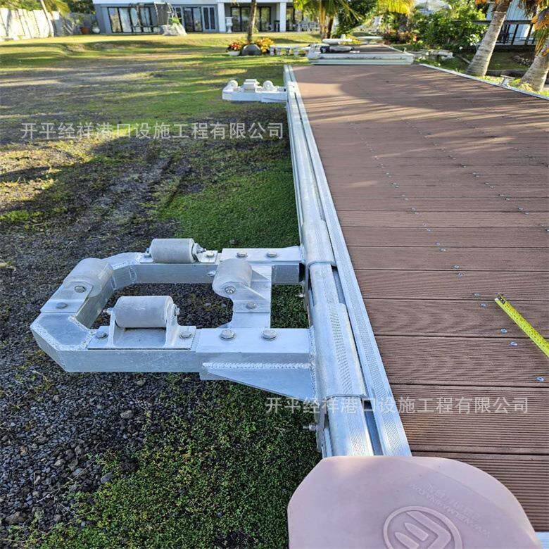 厂家供应浮动码头 水上浮筒 网红浮桥承接水上码头工程