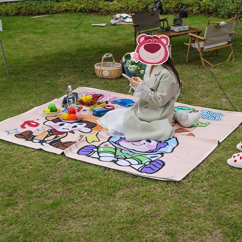 可爱草莓熊野餐垫胡迪巴斯光年防潮垫野炊春游便携防水隔热草坪垫图片