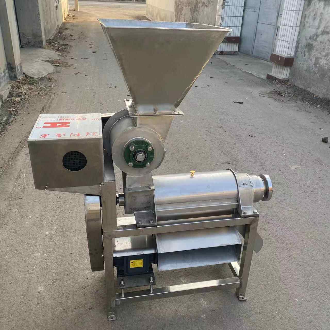 大型橙子粉碎 榨汁机UHD螺旋破设碎打汁 1机吨不锈钢橙汁饮料加工