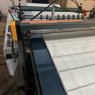 厂家供应无纺布裁切机吸色棉高速自动裁片机电脑数控自动纠偏张力