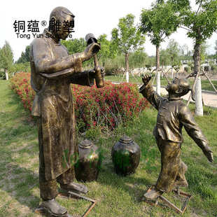 玻璃钢仿铜民俗古代人物小品老人小孩打酱油香油雕塑步行街摆件