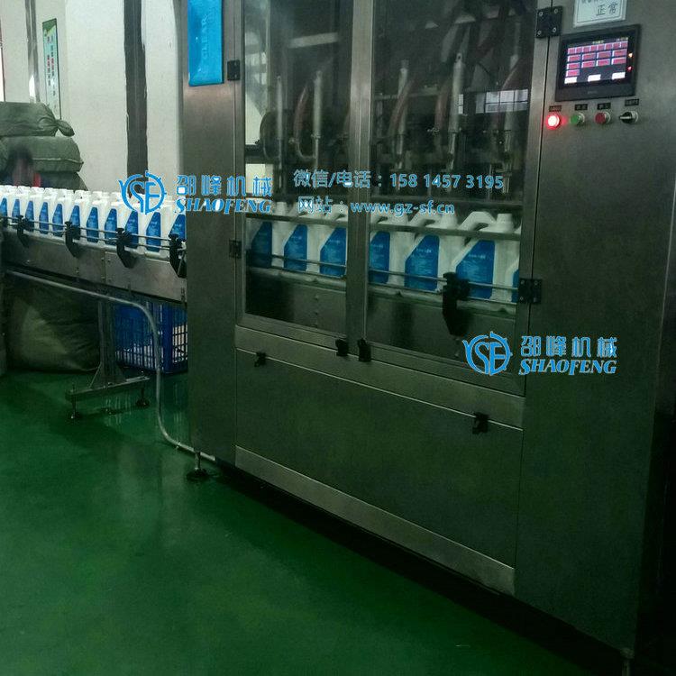 4L机油灌装机车用润滑油自动灌装压盖机齿轮油灌装锁盖机