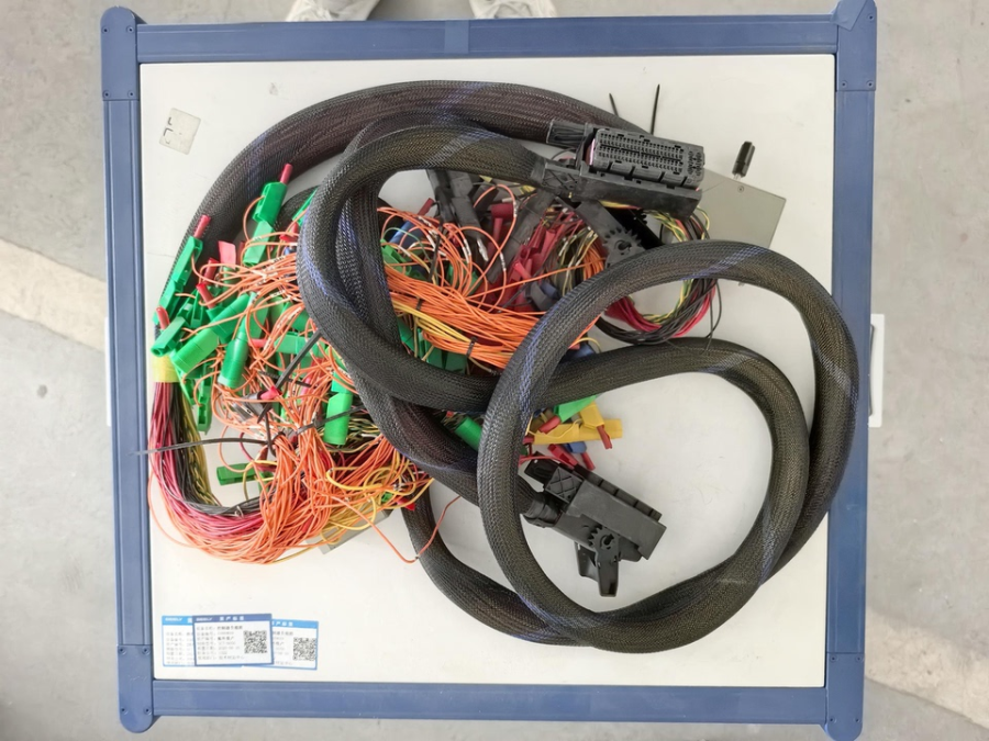 11月24日宁波某企业处置废旧剪式举升机一台，四柱举升机一台，控制器负载箱12台（详见清单，现场看样）网络拍卖公告