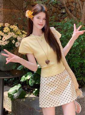夏季甜美马卡龙黄色修身显瘦短袖针织上衣波点半身短裙两件套装女