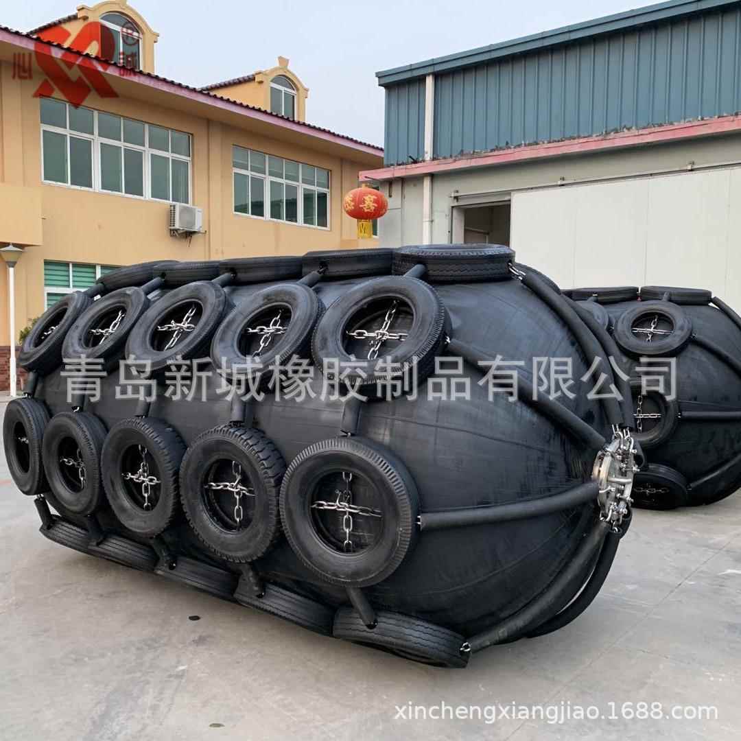 青靠岛新城厂供应2500x500船碰舶防撞工充气球天然橡胶护舷码头防