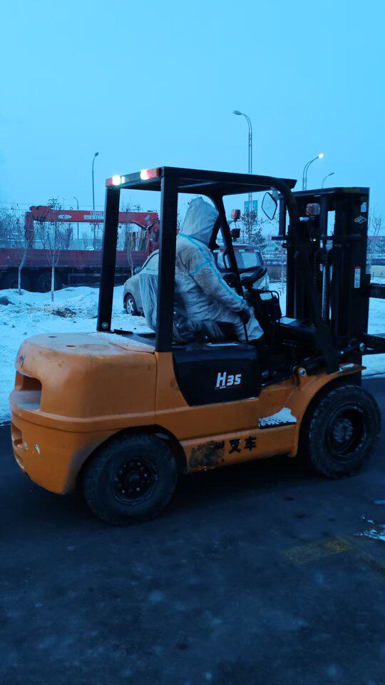 2月4日乌鲁木齐委托资产处置杭州叉车一台,起升3节4.5米门架,性能完好网络拍卖公告