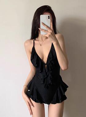 黑色深V荷叶边比基尼温泉泳装连身裙式带胸垫无袖休闲泳衣性0620r