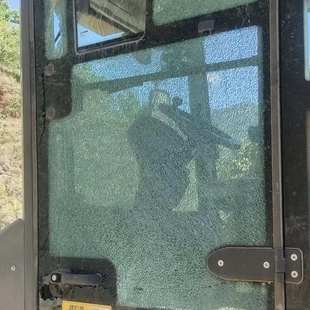 新款 XS265JS压路机玻璃前档风左右车门后侧后档玻璃 徐工XS265H