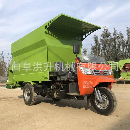 养殖场使用电动撒料车提供参数投标的柴油喂料车刮板出料