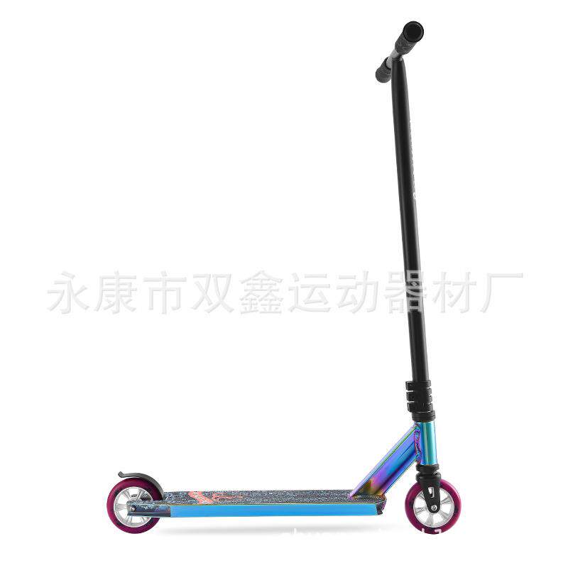 鑫利隆新款滑板车七彩成人街车滑板车HIC安全系统极限动作特技车