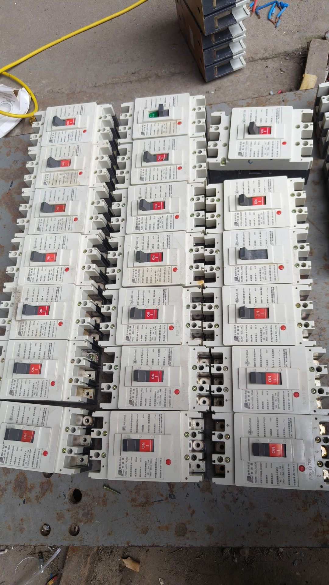 人民电器 3P 塑壳断路器 63A  80A  100A