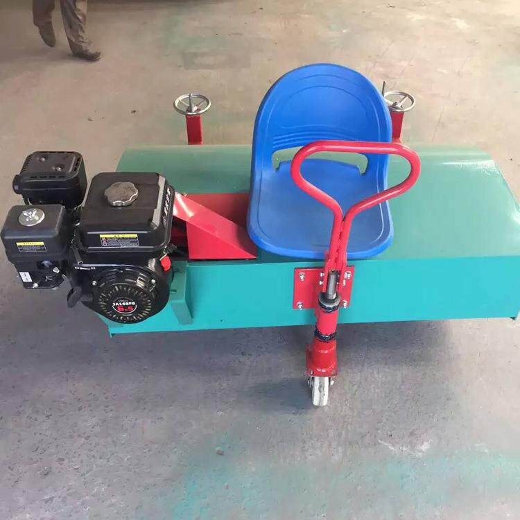 草汽油梳草体场擦丝梳理机人造草坪梳草机座育驾式柴油刷机机