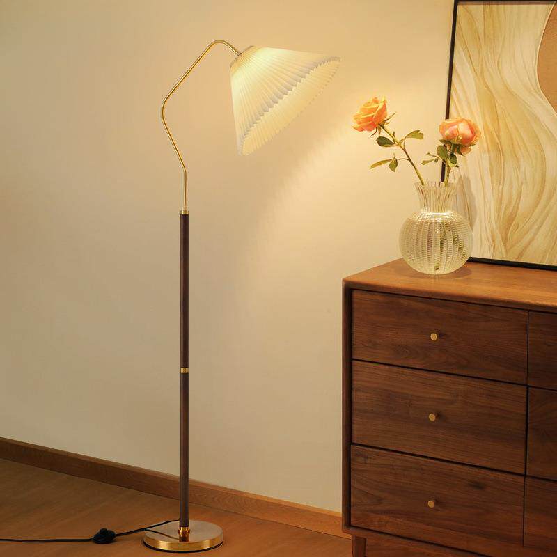落地台灯轻奢卧室日式立式客厅沙发床头感高级百褶实木落地灯复古