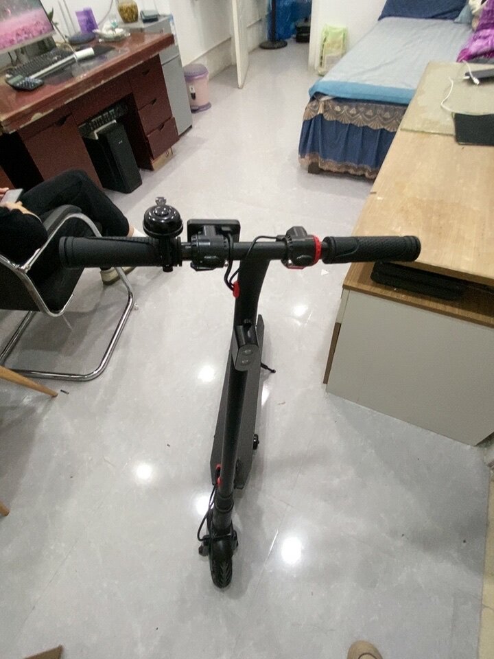 Электросамокат BREMER: складной, портативный городской транспорт. Сотовые бескамерные шины, литиевая батарея автомобильного класса. Идеально для студентов и коротких поездок. photo review