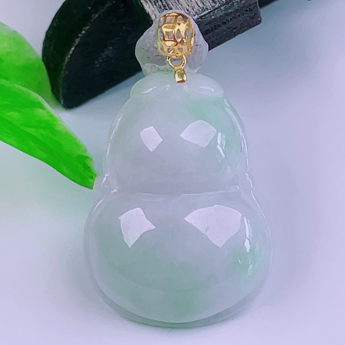 缅甸天然正品翡翠18k金扣头冰紫罗兰飘花春彩闪拍葫芦玉吊坠3.27g