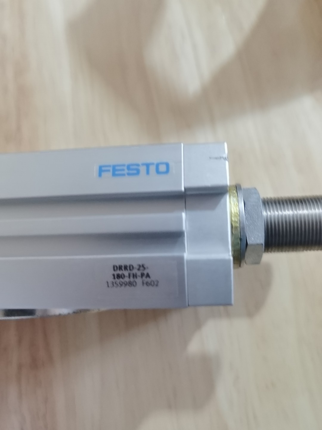 二手费斯托旋转气缸DRRD-25-180-FH-PA  13