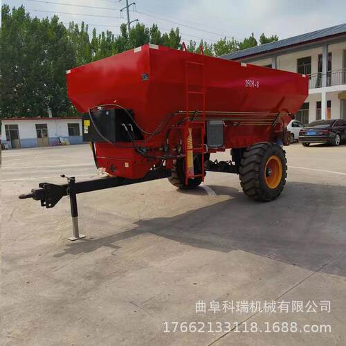 固态牛羊粪撒粪车大马力四轮抛粪车3/5/8立方牵引式撒肥机