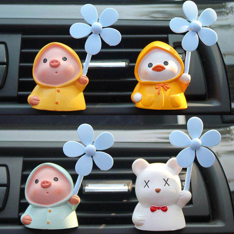 网红可爱车载小鸭子摆件香薰汽车空调出风口装饰旋转香氛车内车用