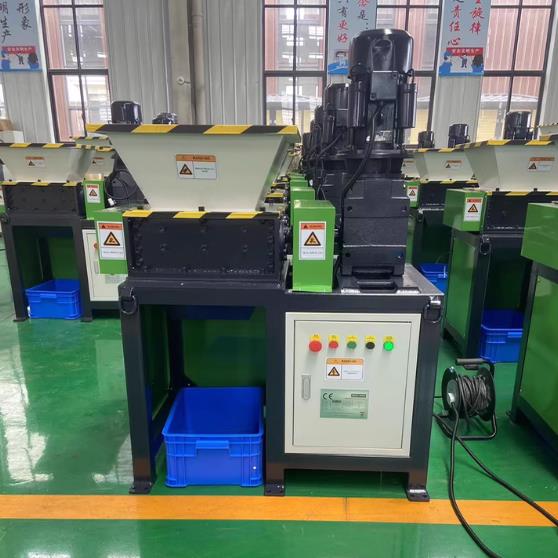 小型粉碎机单轴双轴金属塑料木料橡胶破碎机纸箱生活垃圾撕碎机