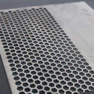 定制冲孔网六角孔镀锌板穿孔网装饰板 不锈钢冲孔板不锈钢筛网