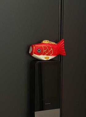 木质锦鲤摆件智能门锁装饰摆件入户门家居氛围感装饰木雕手工艺品